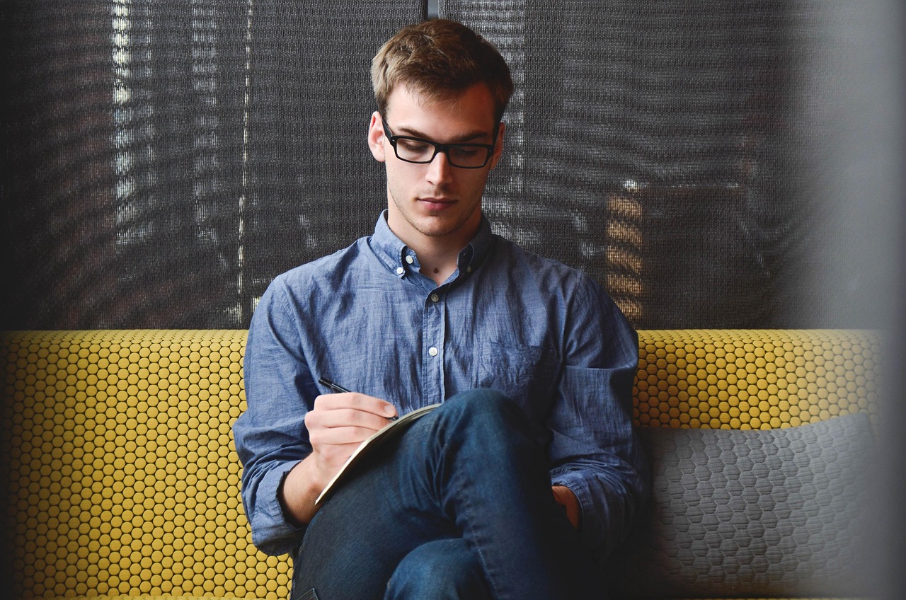 Streamline Mornings: Nightly Office Cleaning Hacks for Busy Days