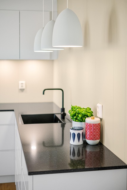 kitchen-sink-640x480-99094774.jpeg
