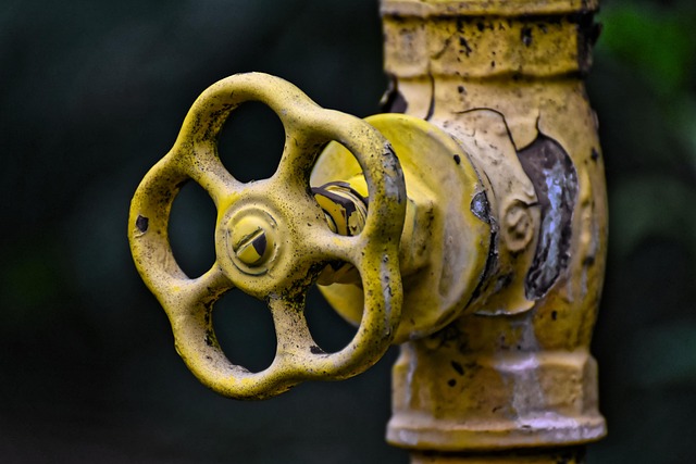 leaking-pipe-640x480-55619112.jpeg