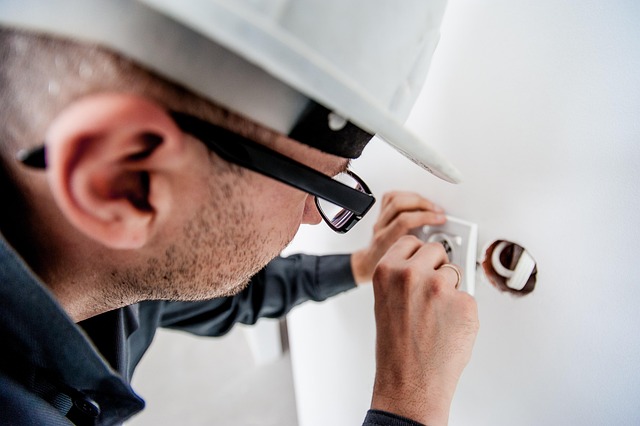 repair-technician-640x480-55724113.jpeg