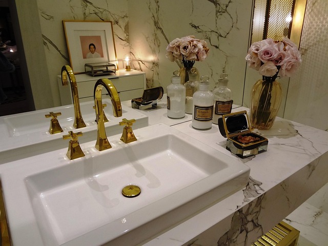 kitchen-sink-640x480-64929114.jpeg