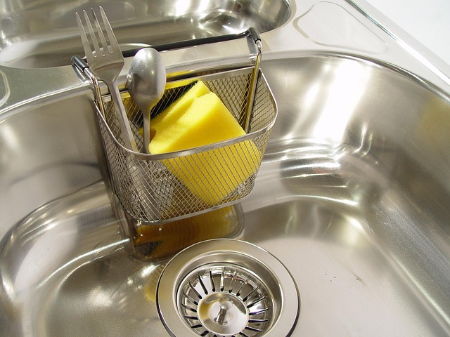 kitchen-sink-640x480-50173033.jpeg